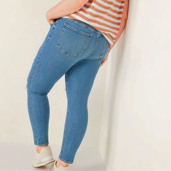 Old Navy Mid-Rise Rockstar Super-Skinny Distressed Jeans NEW Plus Size 28 - Picture 2 of 5